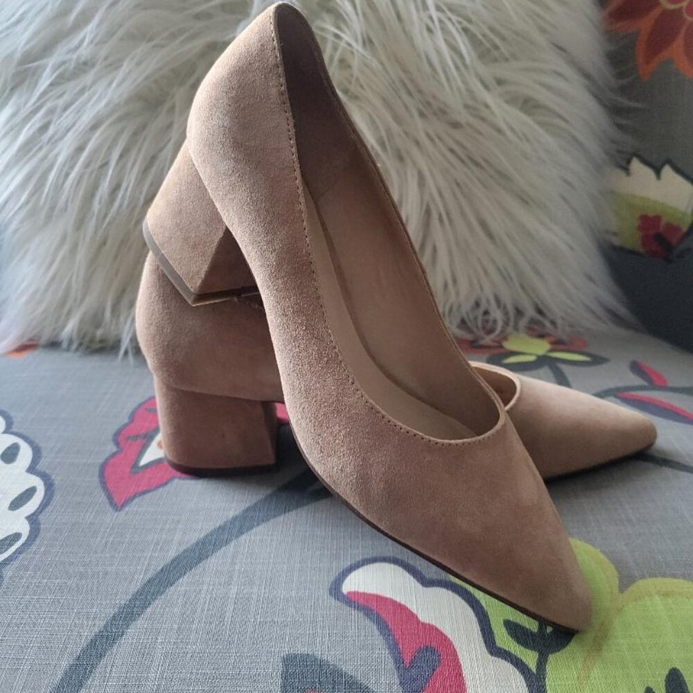 Franco Sarto Women's Racer Pointed Toe Block Heel Pumps - Tan Suede - Size 8 - Picture 2 of 7